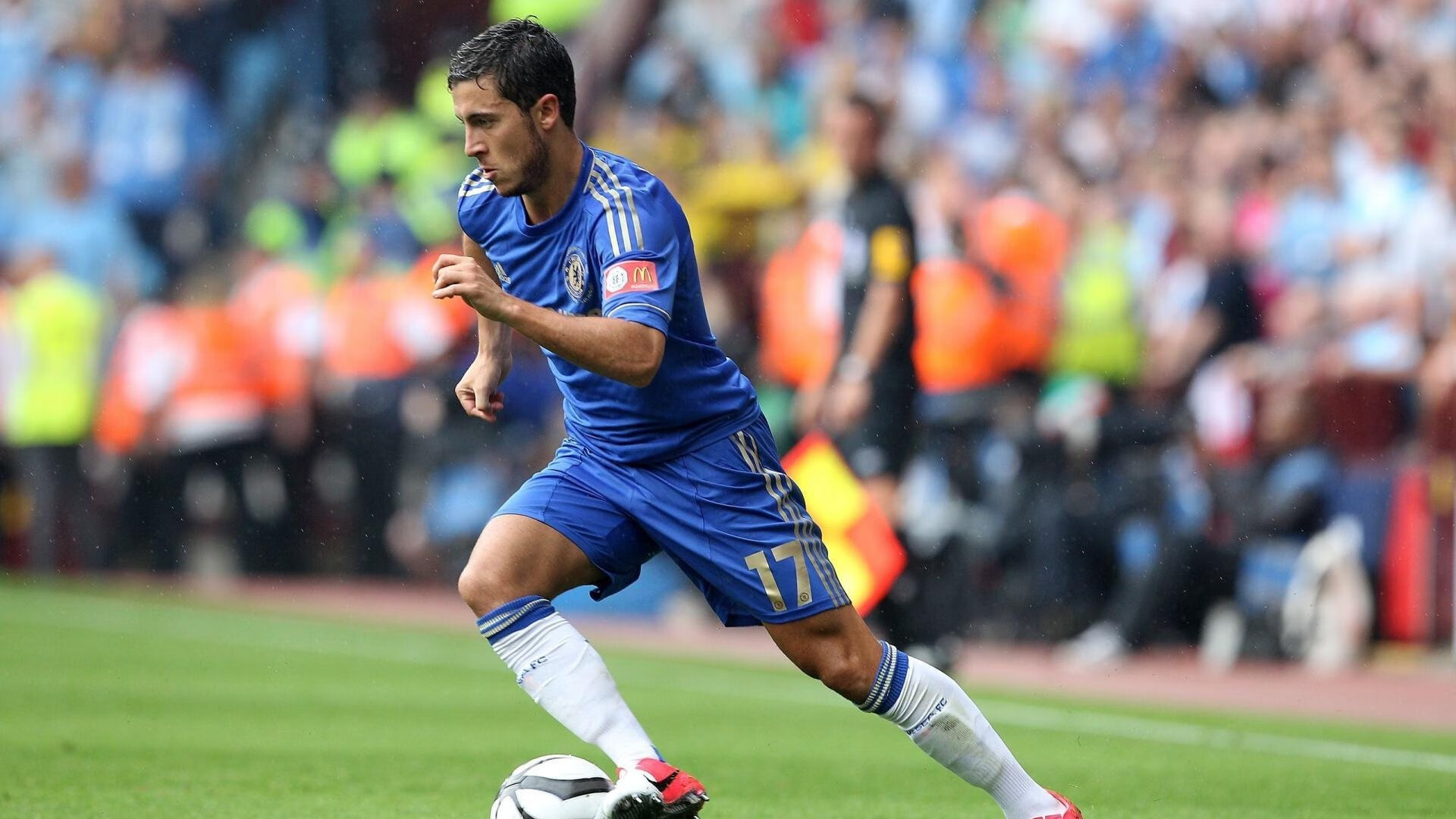 世界杯：多位球星在赛后第一时间找进球少年合影