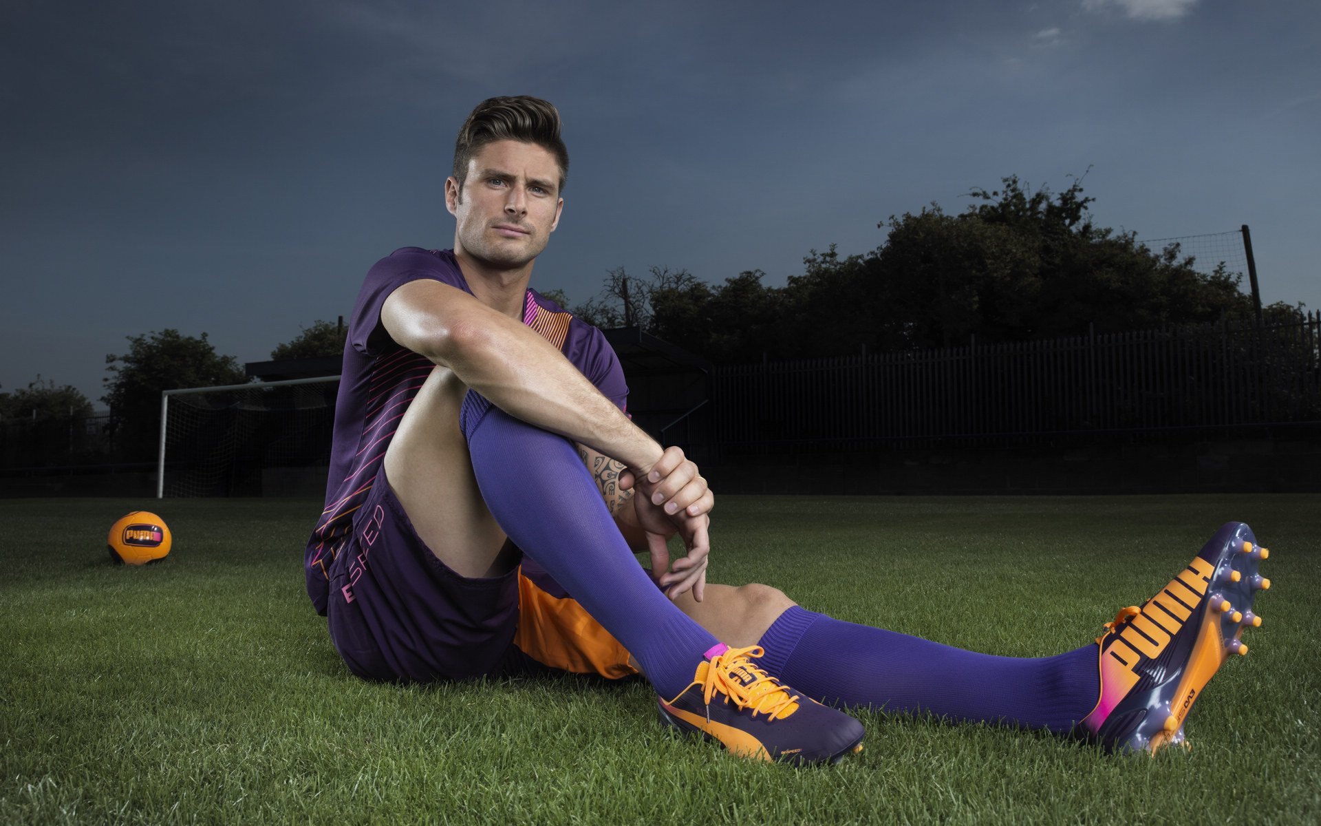 世界杯：多位球星在赛后第一时间找进球少年合影